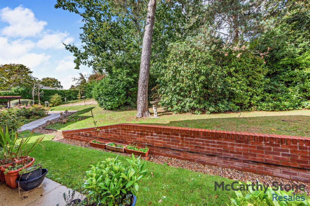 Ridgeway Court, Mutton Hall Hill, Heathfield, East Sussex, TN21 8NB