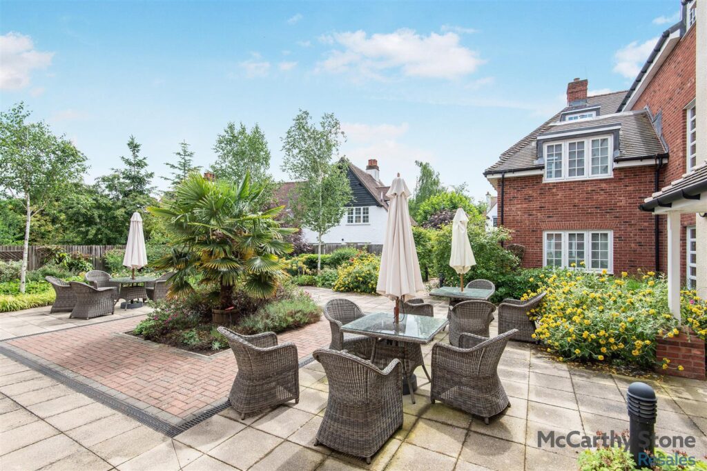 Le Jardin, Station Road, Letchworth Garden City, SG6 3BA