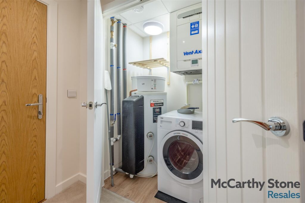 Hooton Road, Willaston, Neston, CH64 1AD