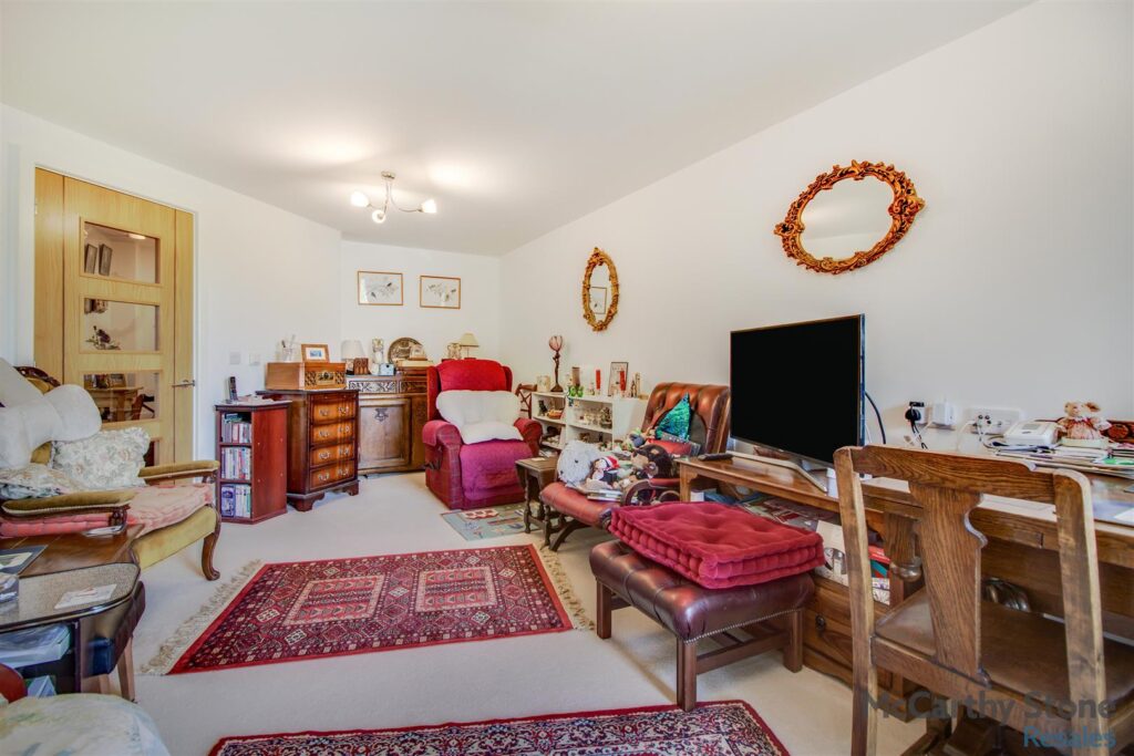 Mandeville Court, Darkes Lane, Potters Bar, Hertfordshire, EN6 1BZ