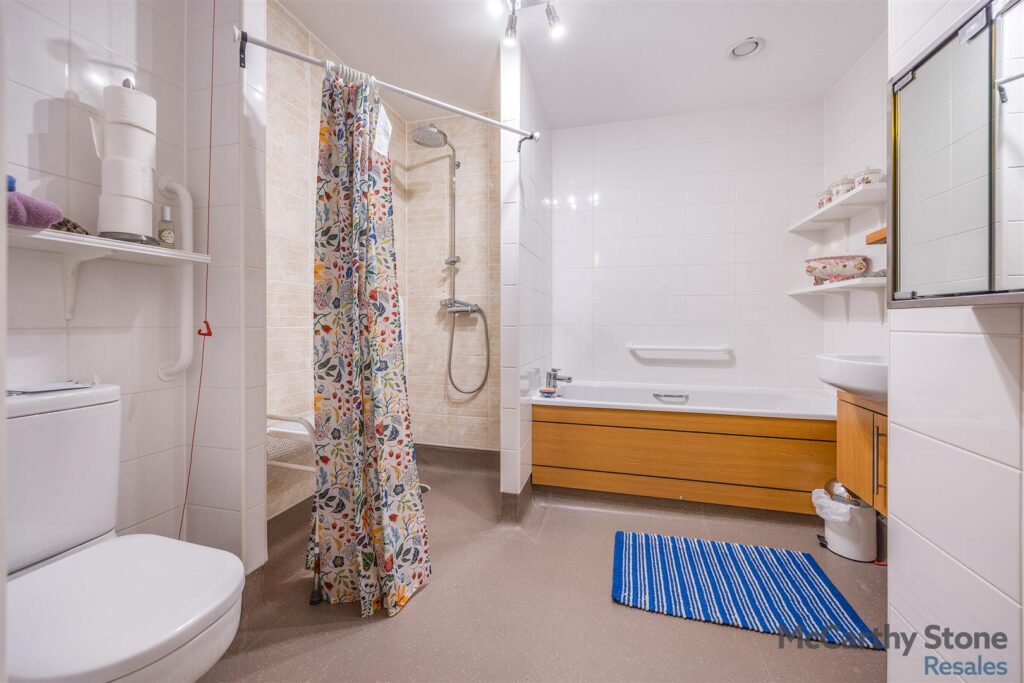 Lyle Court, 25 Barnton Grove, Edinburgh