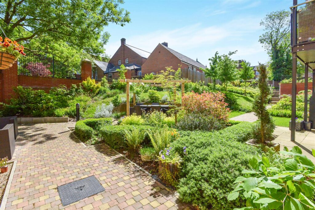 Leston Road, Leighton Buzzard, Bedfordshire, LU7 1FU