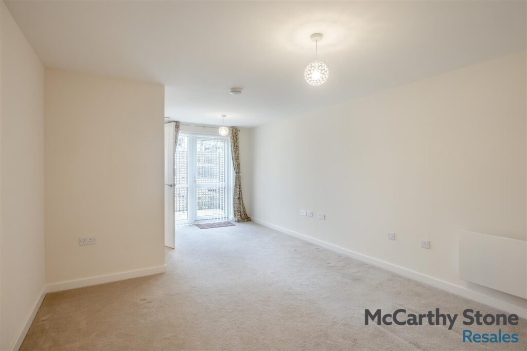 Hooton Road, Willaston, Neston, CH64 1AD