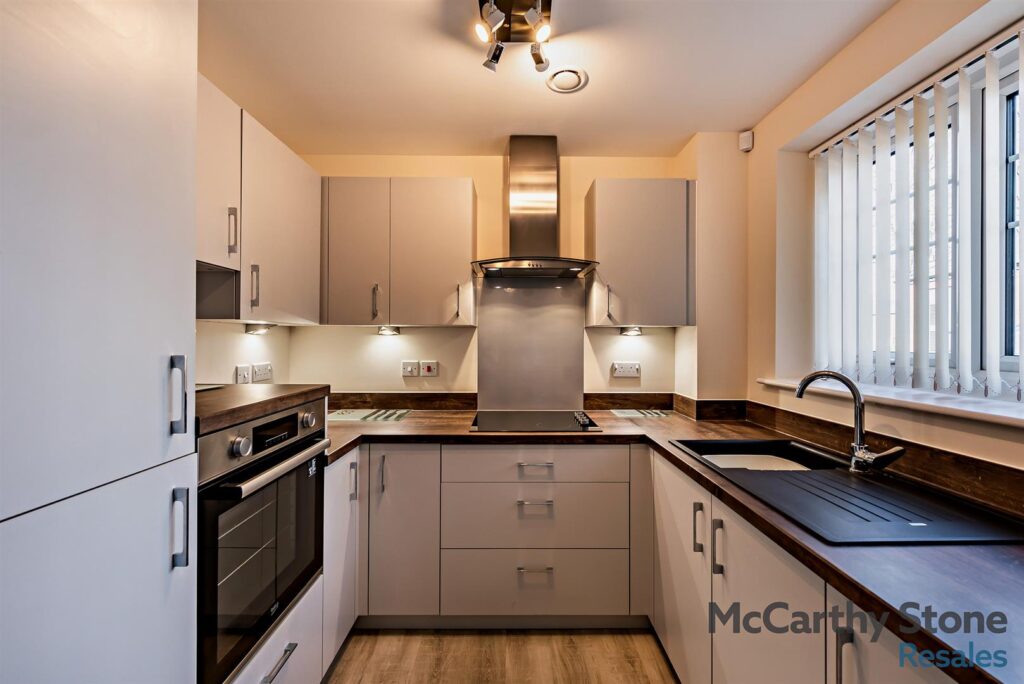 Hooton Road, Willaston, Neston, CH64 1AD