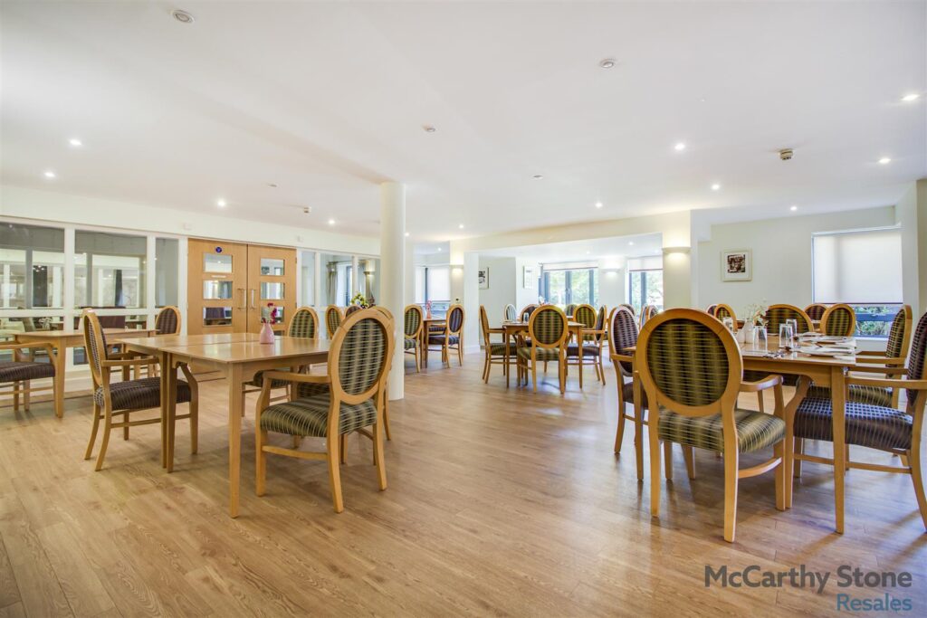 Mandeville Court, Darkes Lane, Potters Bar, Hertfordshire, EN6 1BZ
