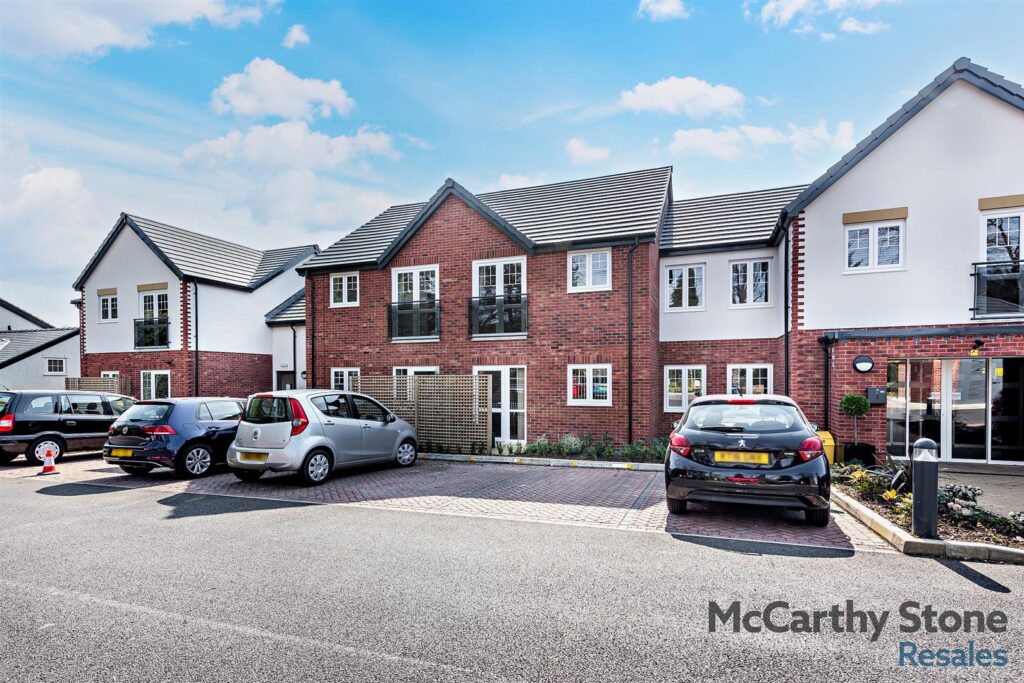 Hooton Road, Willaston, Neston, CH64 1AD