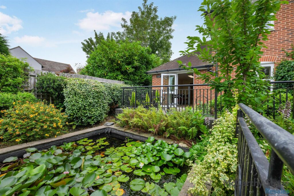 Stewart Court, High Street, Epping, CM16 4FJ