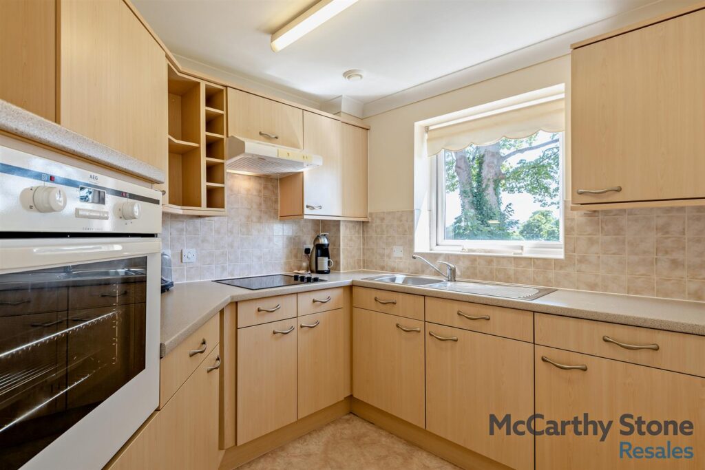 Portman Court, Grange Road, Uckfield, East Sussex, TN22 1FD
