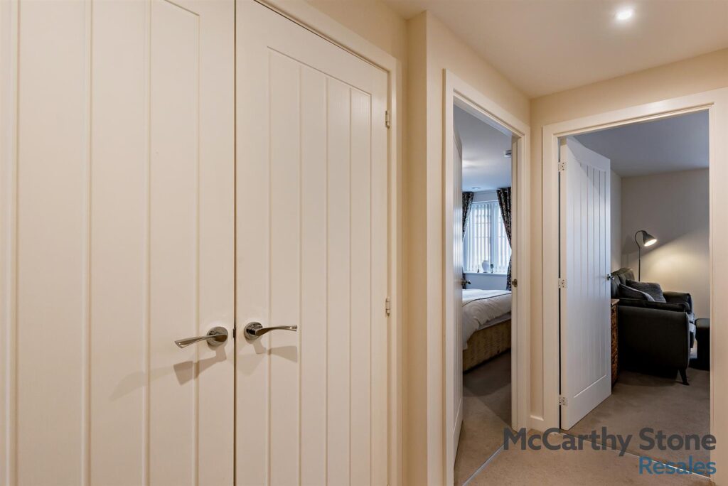 Hooton Road, Willaston, Neston, CH64 1AD