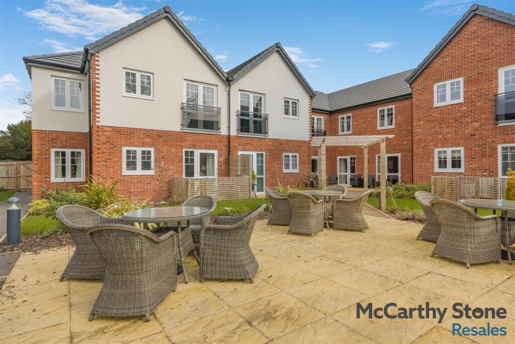Hooton Road, Willaston, Neston, CH64 1AD
