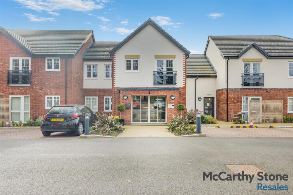 Hooton Road, Willaston, Neston, CH64 1AD