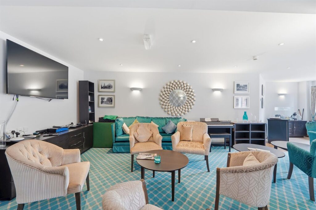 Kingston Road, Raynes Park, London, SW20 8DA
