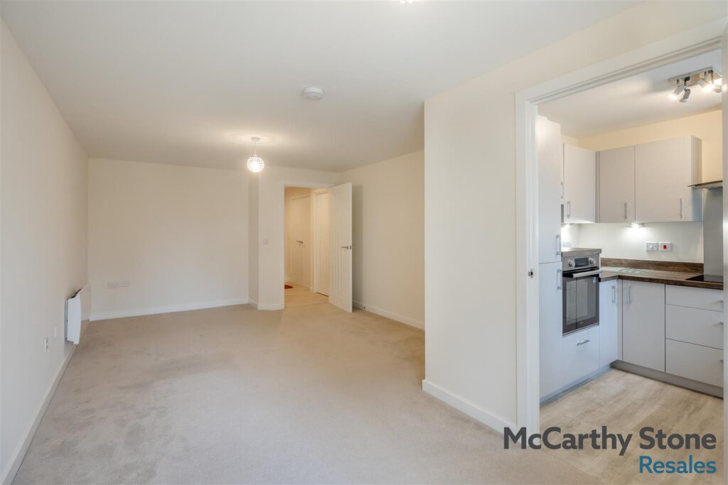 Hooton Road, Willaston, Neston, CH64 1AD
