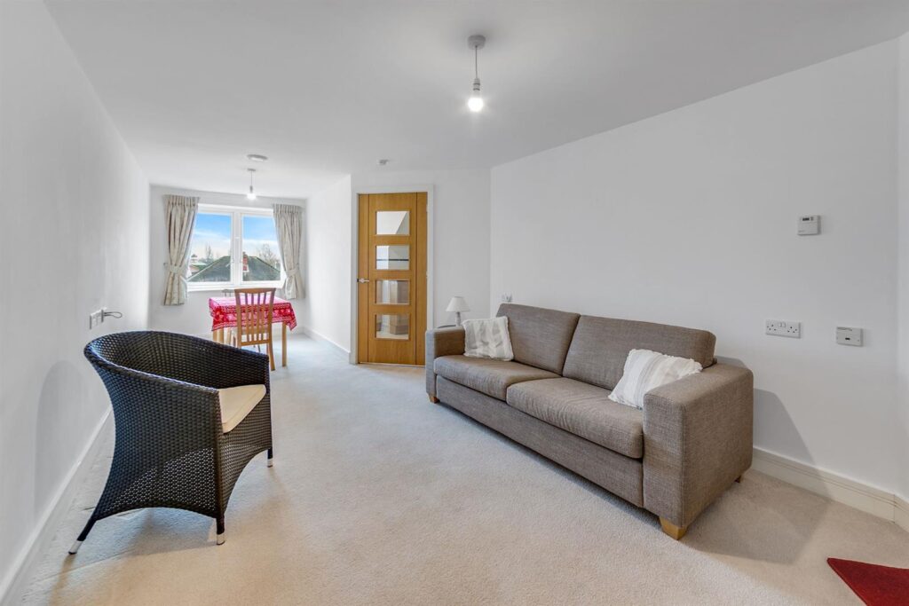Abbotsmead Place, Caversham, Reading