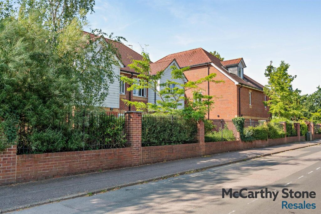 Eadhelm Court, Penlee Close, Edenbridge, Kent, TN8 5FD