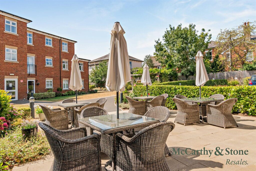 Southborough Gate, Pinewood Gardens, Tunbridge Wells