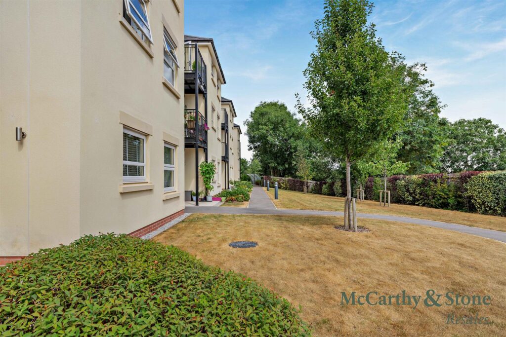Foxglove Place, Willand Road, Cullompton