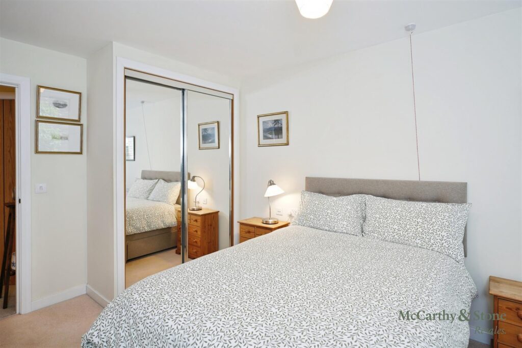 Lyle Court, 25 Barnton Grove, Edinburgh