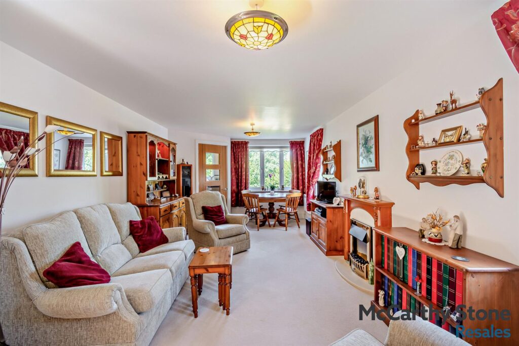 Eadhelm Court, Penlee Close, Edenbridge, Kent, TN8 5FD