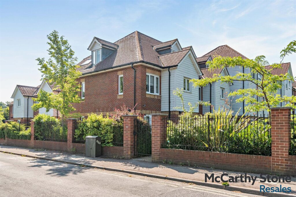 Eadhelm Court, Penlee Close, Edenbridge, Kent, TN8 5FD