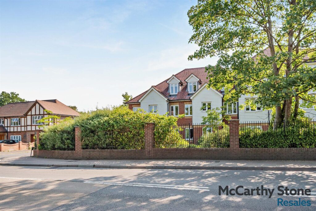 Eadhelm Court, Penlee Close, Edenbridge, Kent, TN8 5FD