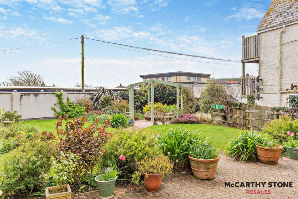 Marina Court, Mount Wise, Newquay, TR7 2EJ