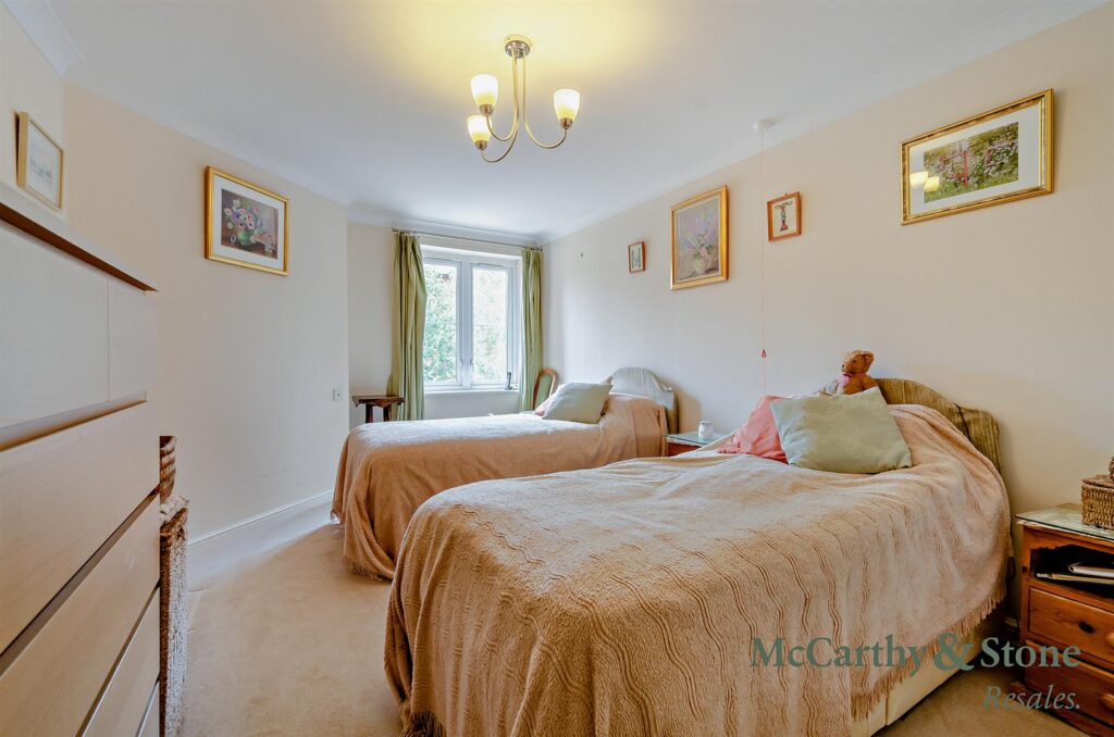 Foxhall Court, School Lane, Banbury