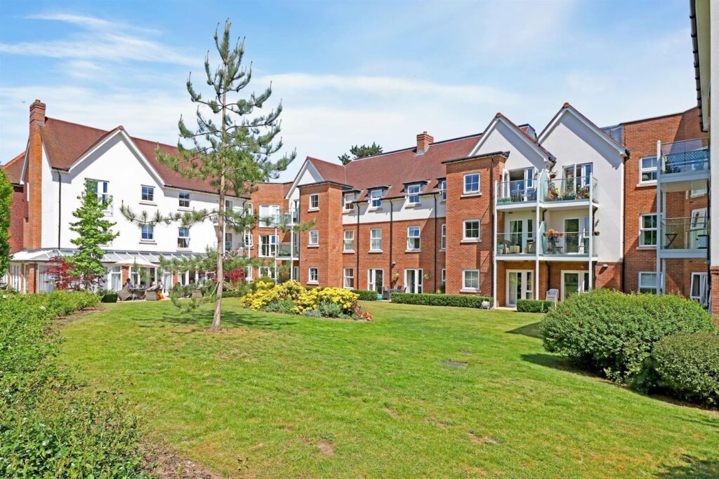 Manor Park Road, Chislehurst, BR7 5FT