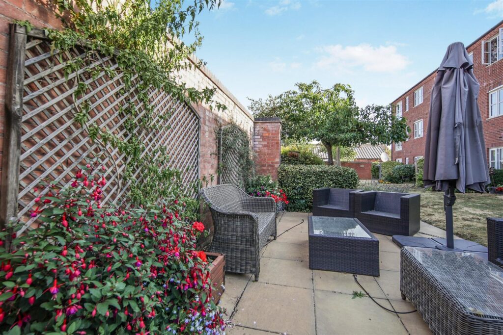 St Clements Court, South Street, Atherstone, Warwickshire, CV9 1GD