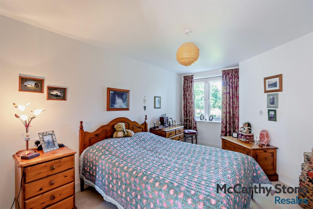 Eadhelm Court, Penlee Close, Edenbridge, Kent, TN8 5FD
