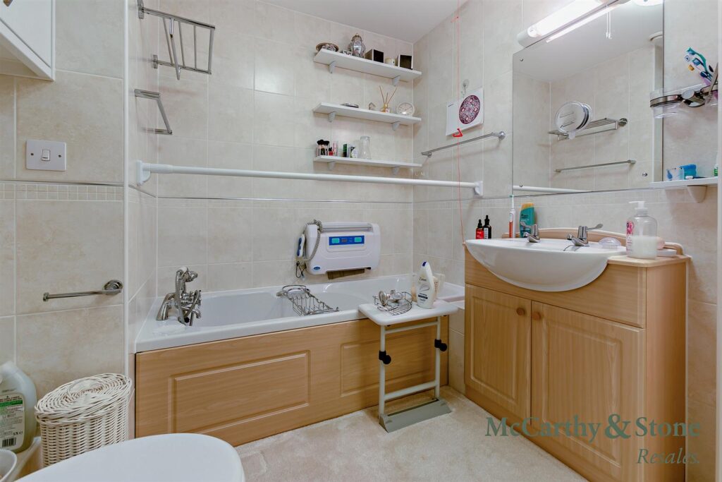 Marina Court, Mount Wise, Newquay, TR7 2EJ