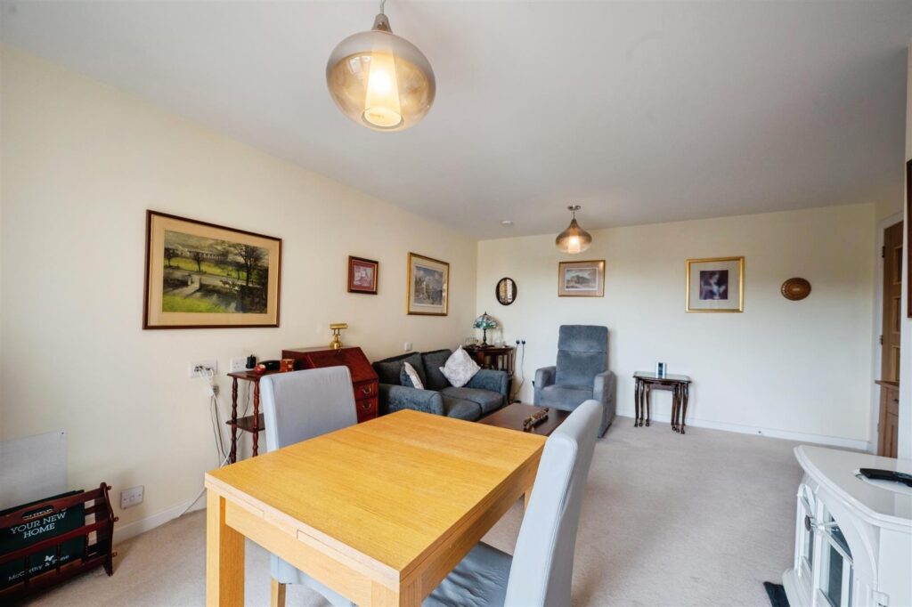 Lauder Court, Staneacre Park, Hamilton