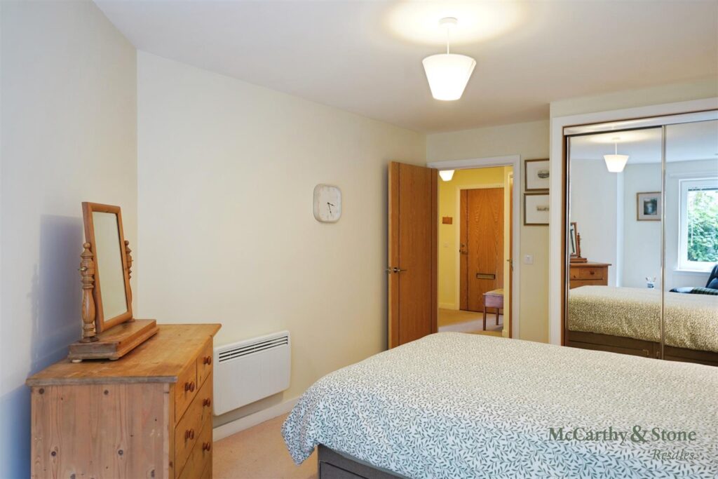 Lyle Court, 25 Barnton Grove, Edinburgh