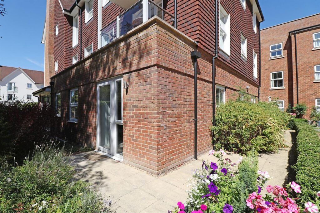 Manor Park Road, Chislehurst, BR7 5FT