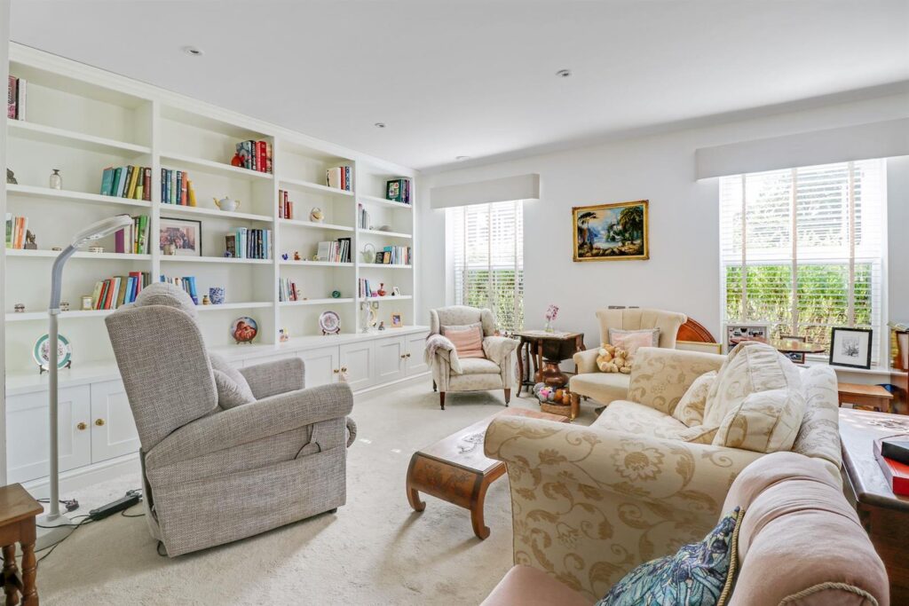 Manor Park Road, Chislehurst, BR7 5FT