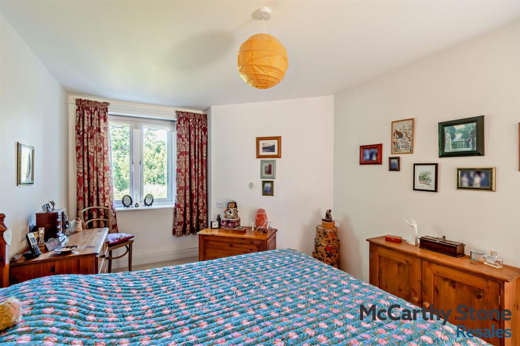 Eadhelm Court, Penlee Close, Edenbridge, Kent, TN8 5FD