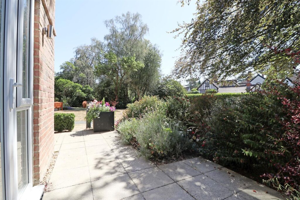 Manor Park Road, Chislehurst, BR7 5FT