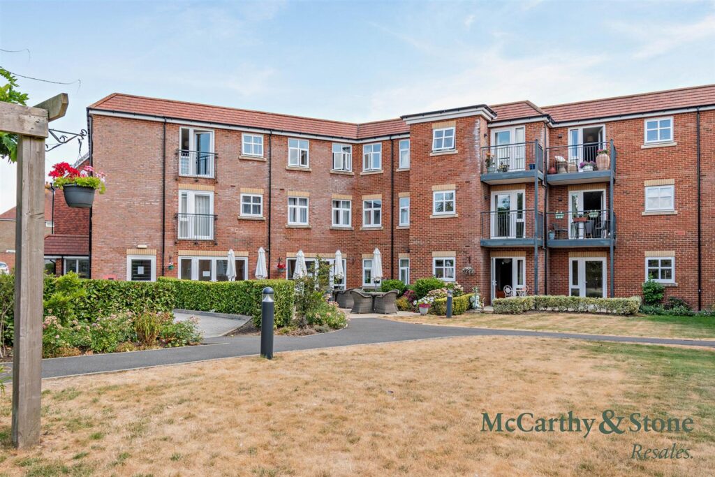 Southborough Gate, Pinewood Gardens, Tunbridge Wells