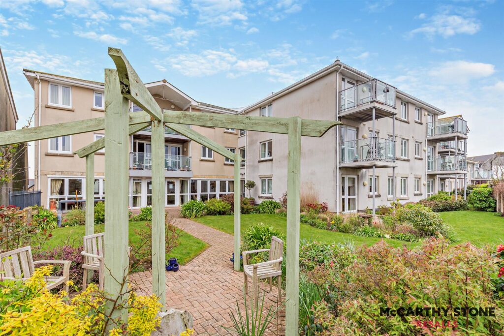 Marina Court, Mount Wise, Newquay, TR7 2EJ