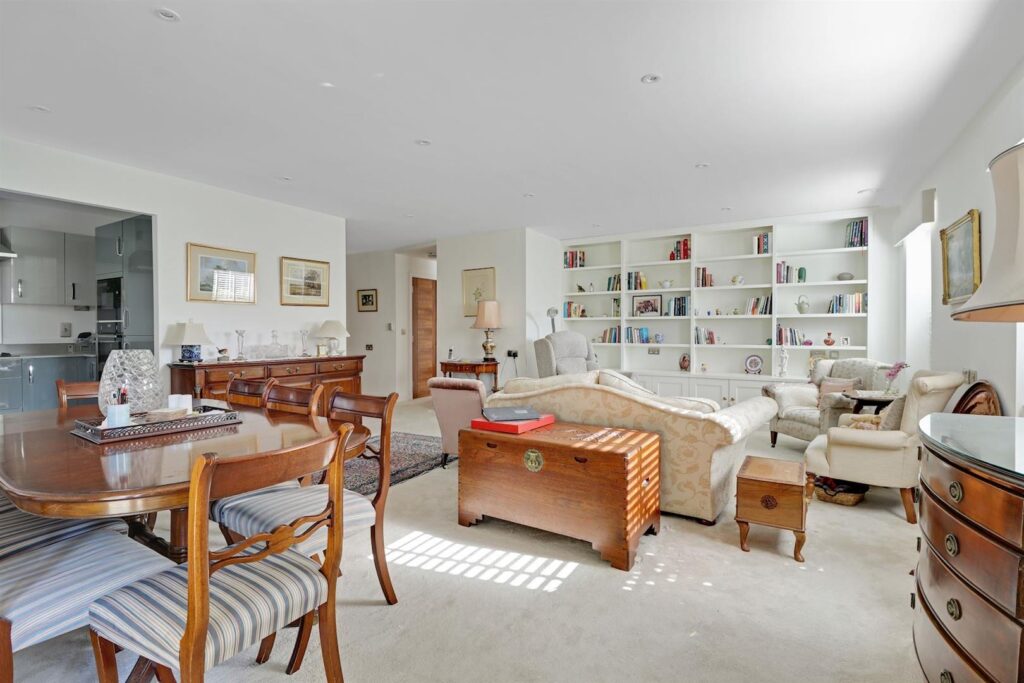 Manor Park Road, Chislehurst, BR7 5FT