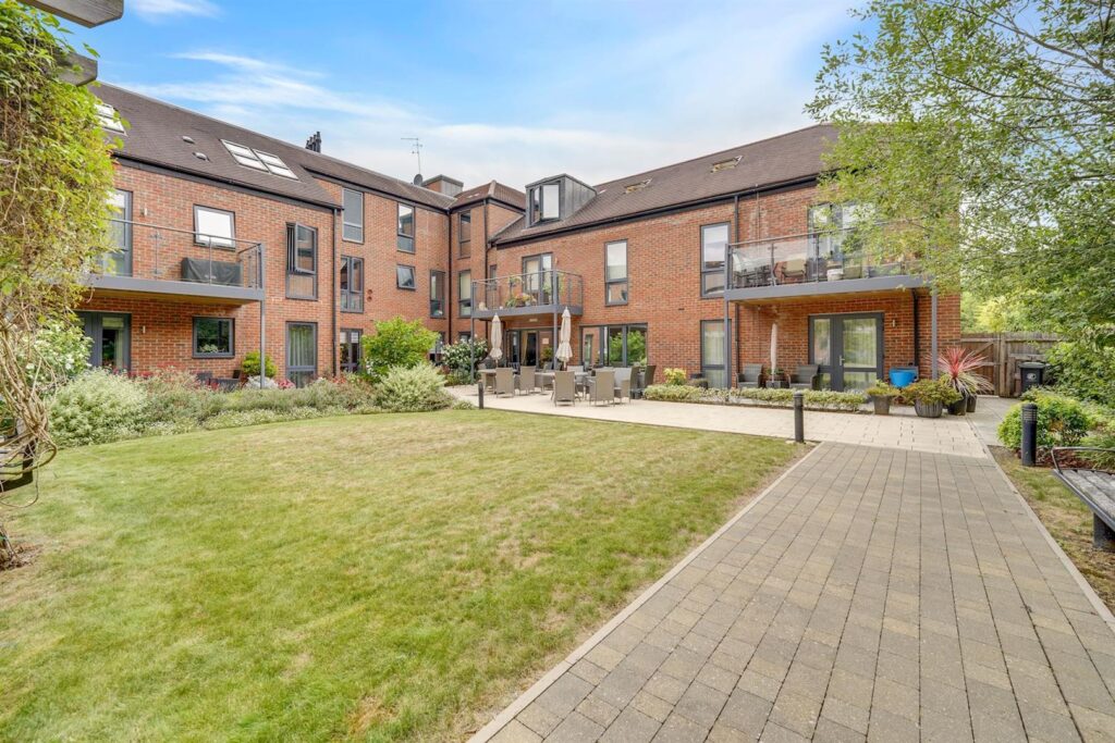Alderton Hill, Loughton, IG10 3FS