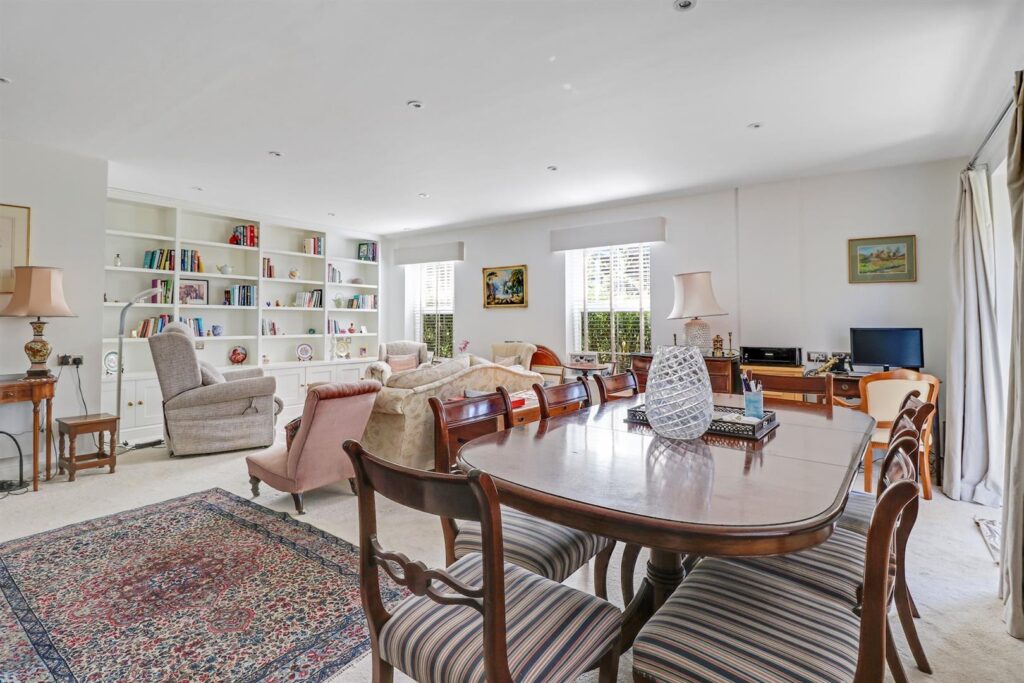 Manor Park Road, Chislehurst, BR7 5FT