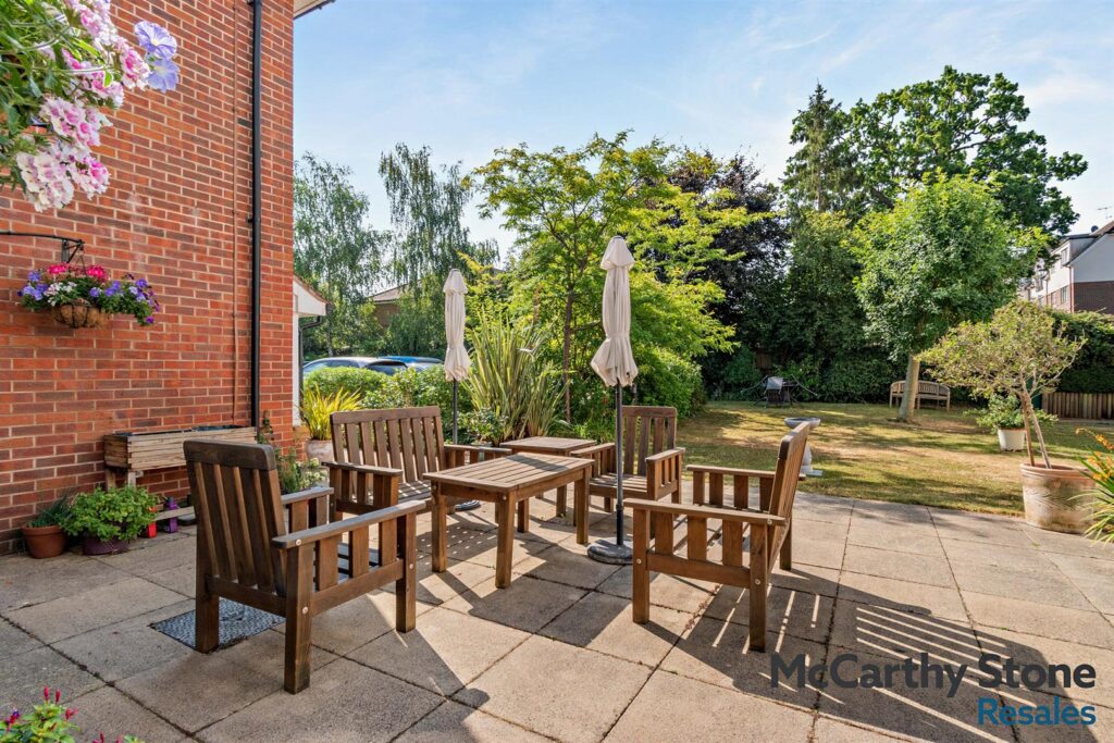 Eadhelm Court, Penlee Close, Edenbridge, Kent, TN8 5FD