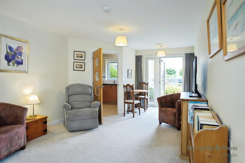 Lyle Court, 25 Barnton Grove, Edinburgh