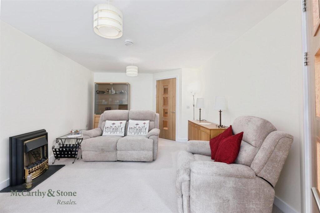 Riverwood, 101 Craigdhu Road, Milngavie, G62 7AD