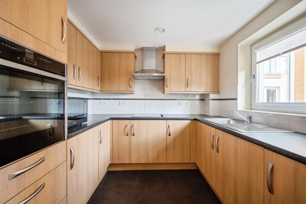Lauder Court, Staneacre Park, Hamilton