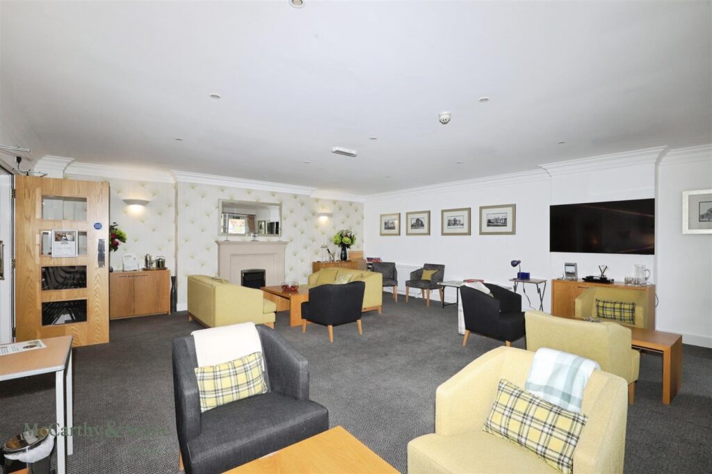 The Fairways, 823 Clarkston Road, Glasgow, G44 3UZ