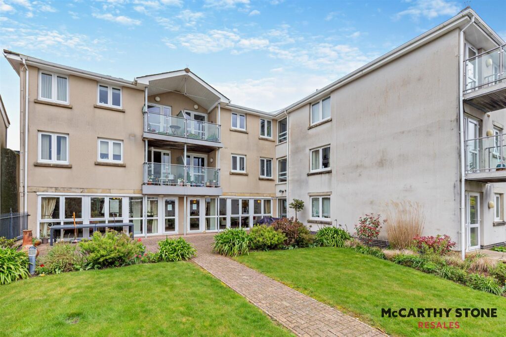 Marina Court, Mount Wise, Newquay, TR7 2EJ