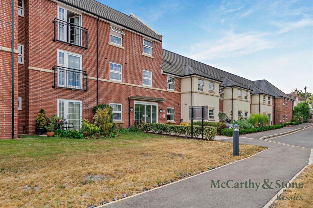 Foxglove Place, Willand Road, Cullompton