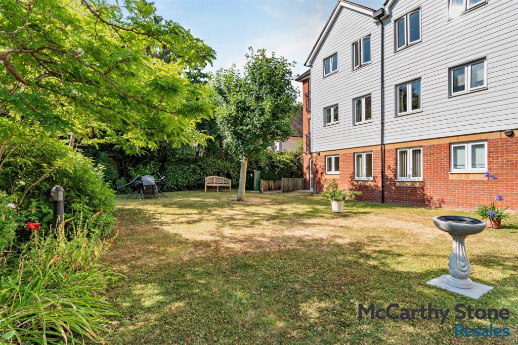 Eadhelm Court, Penlee Close, Edenbridge, Kent, TN8 5FD